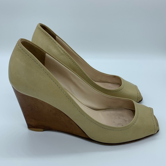 🌟PRADA NUDE LEATHER WEDGES - Picture 4 of 8
